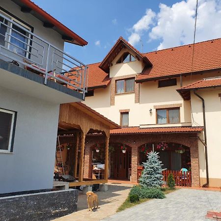 Appartement Apartament la casă în curte comună à Codlea Extérieur photo