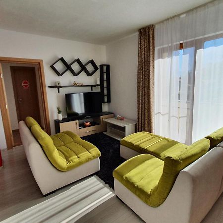Appartement Apartament la casă în curte comună à Codlea Extérieur photo