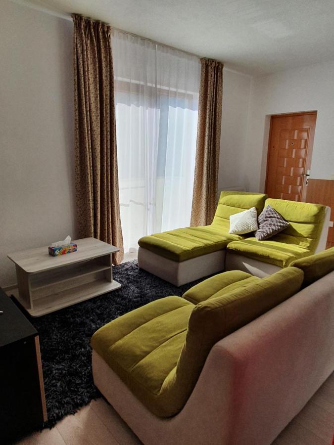 Appartement Apartament la casă în curte comună à Codlea Extérieur photo