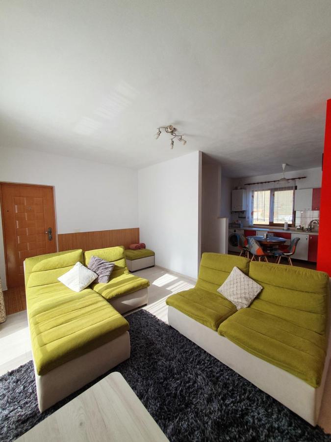 Appartement Apartament la casă în curte comună à Codlea Extérieur photo