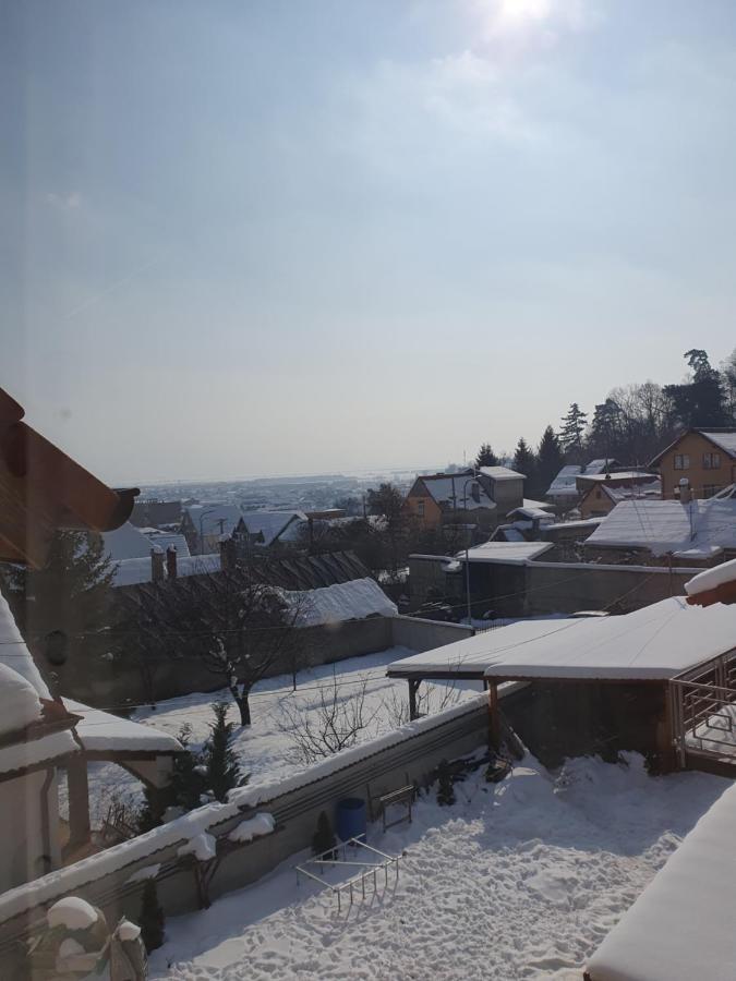Appartement Apartament la casă în curte comună à Codlea Extérieur photo