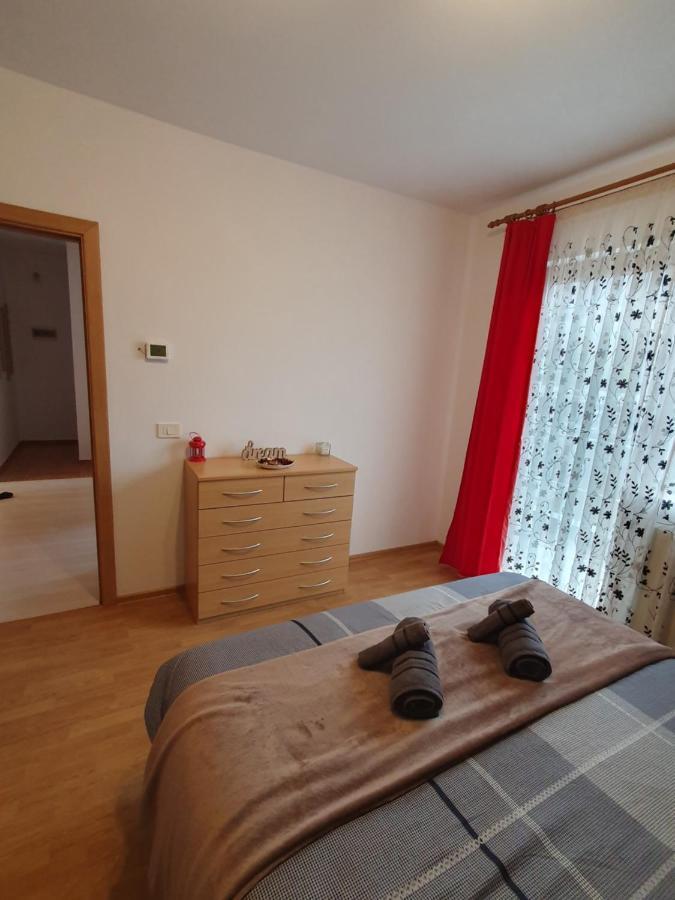 Appartement Apartament la casă în curte comună à Codlea Extérieur photo
