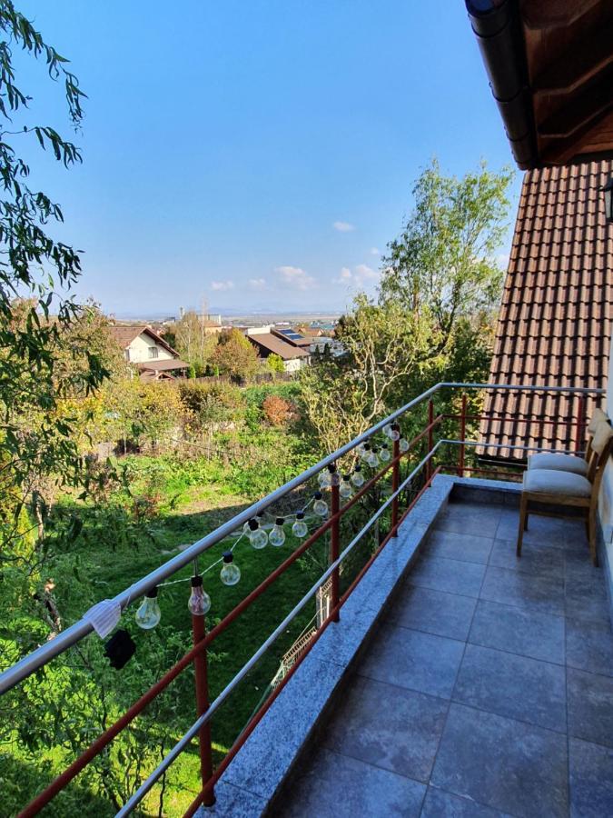 Appartement Apartament la casă în curte comună à Codlea Extérieur photo